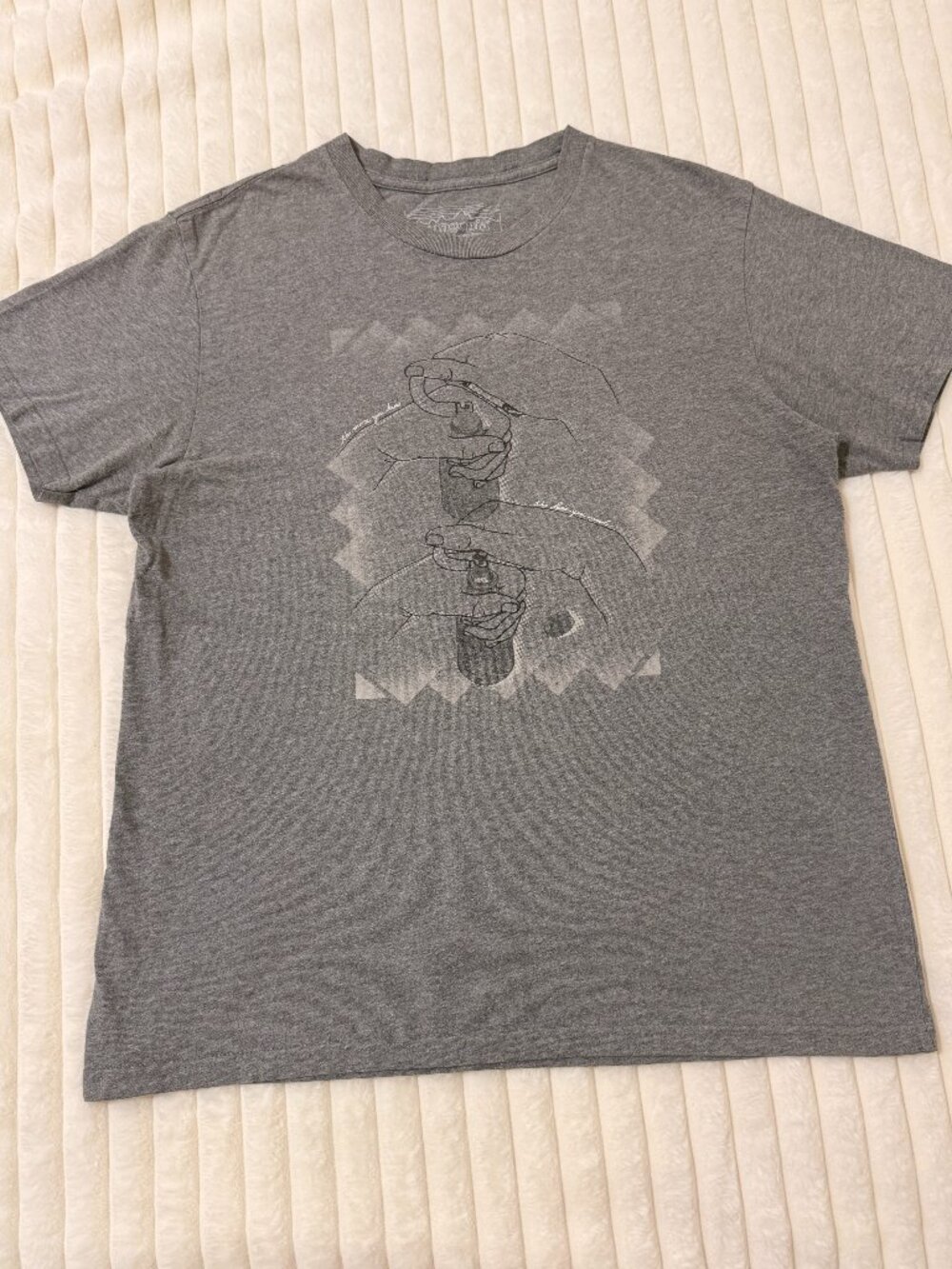 Patagonia Men’s L Slim Fit Graphic T-Shirt Gray Organic Cotton Made USA